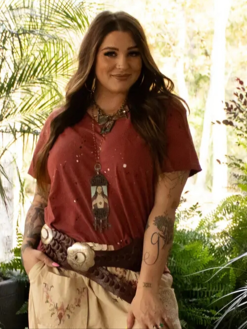 #1565 Jaded Gypsy Moon Dance V-Neck Tee - Wine Splatter - Picture 2 of 2